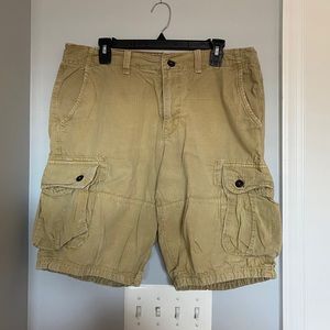 Men’s American Eagle Cargo khaki shorts, longboard
